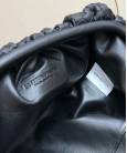 Сумка Bottega Veneta The Pouch Black Woven Clutch